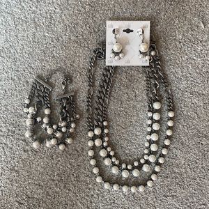 Cabi Clutch jewelry set brand new, original package. Perfect for Mother’s Day 😊